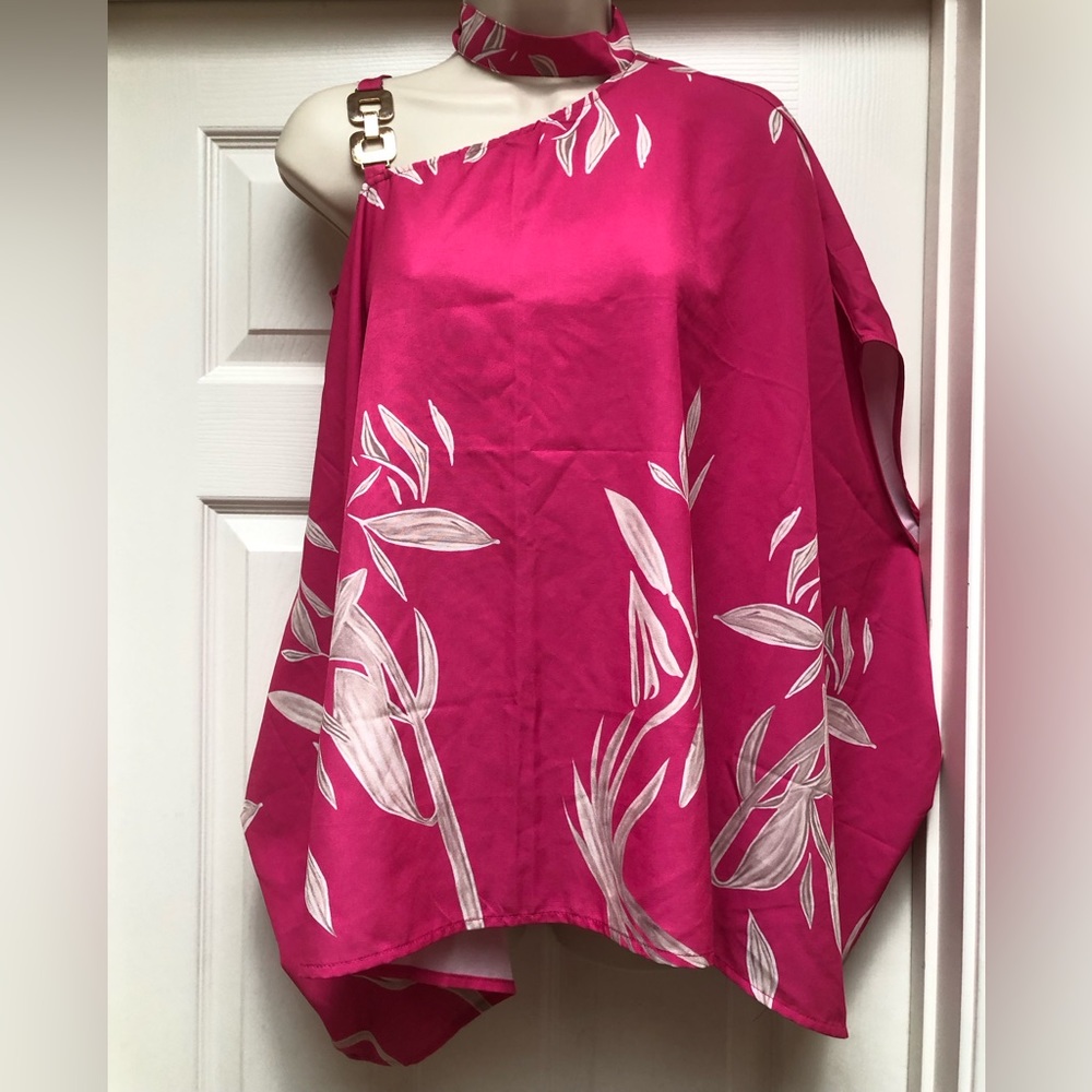 NEW Chic me Pink Top with beige leaf design and gold buckle neck strap